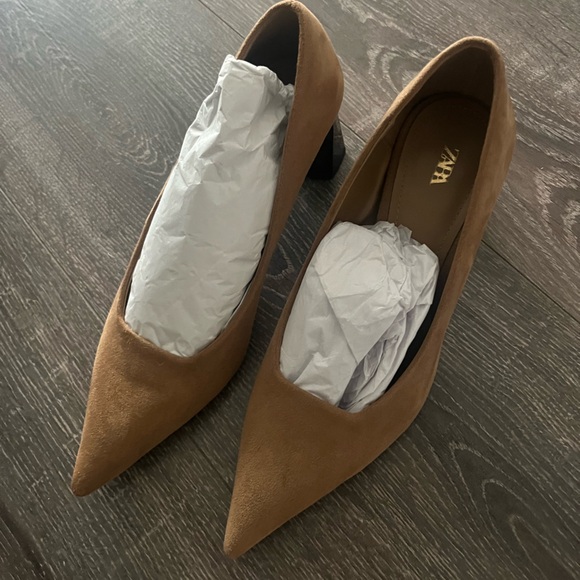 Tan suede pumps with tortoise heel - Picture 2 of 8